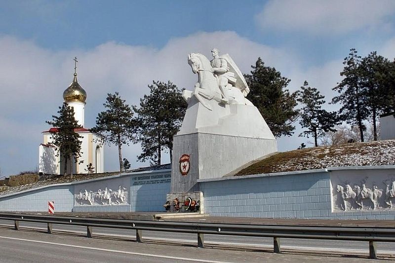 В 2007 году возле памятника Казакам-гвардейцам был открыт мемориал «Поле казачьей славы». 