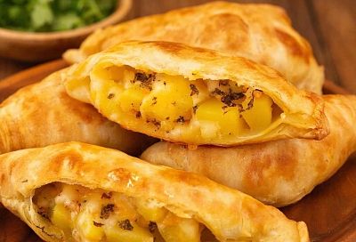 Беру лист теста и быстренько делаю три вида разной выпечки за 10 минут: лепешки, хычины и плацинды