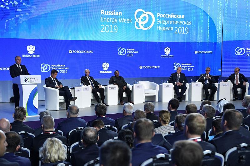 Глава Адыгеи принимает участие в международном форуме «Российская энергетическая неделя»