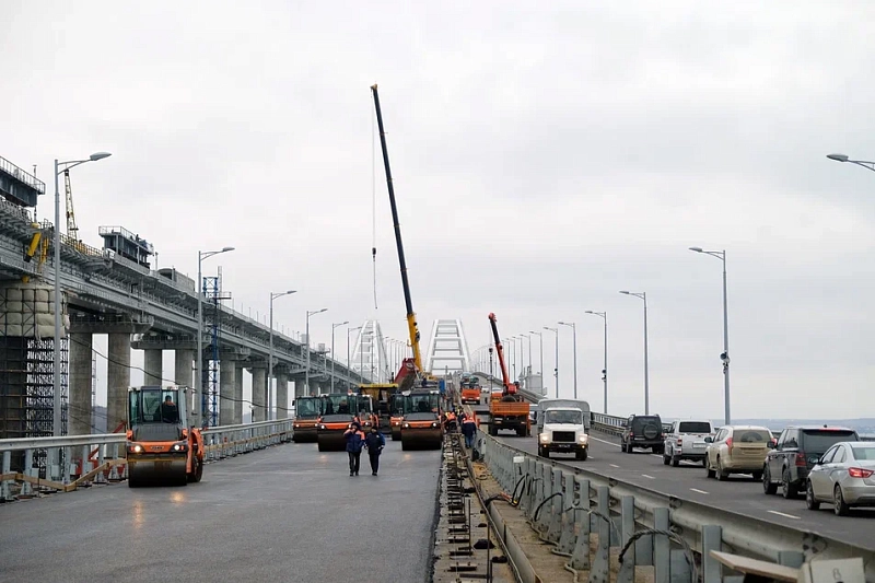 Движение по левой стороне Крымского моста откроют до конца февраля 