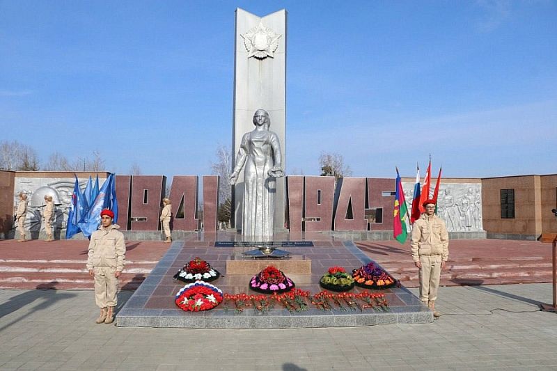Мемориальный комплекс погибшим в Великой Отечественной войне открыли в Тбилисском районе 