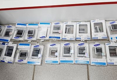 Samsung, Apple, Puma: таможенники изъяли партию контрафактных аксессуаров для телефонов