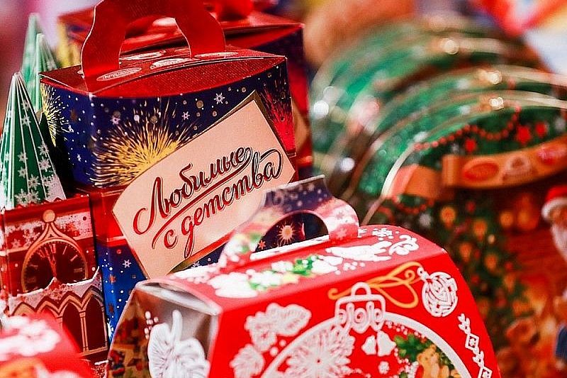 Более 100 тысяч новогодних подарков закупили для детей из незащищенных семей Краснодарского края 