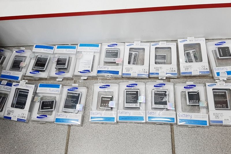 Samsung, Apple, Puma: таможенники изъяли партию контрафактных аксессуаров для телефонов