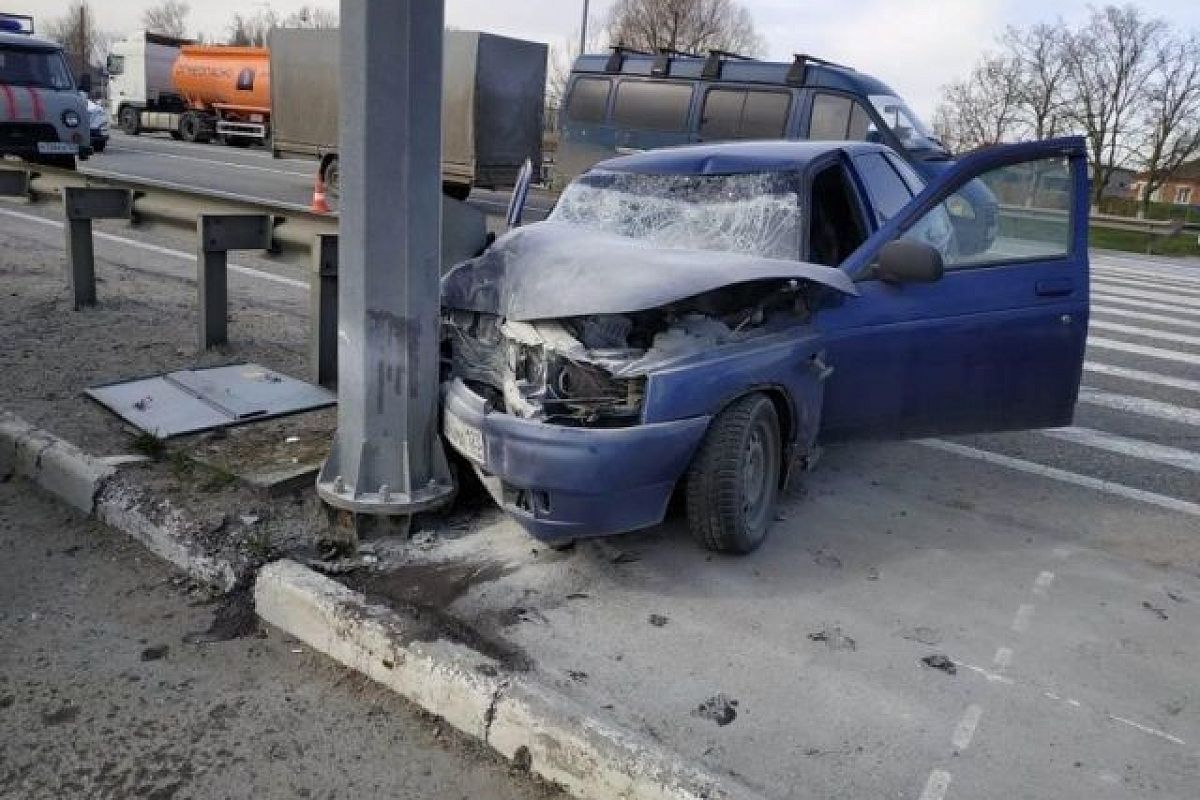 19-летний водитель BMW устроил летальное ДТП в Краснодарском крае