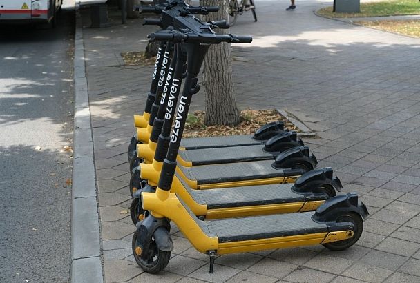 В мэрии напомнили, где в Краснодаре нельзя кататься на самокатах