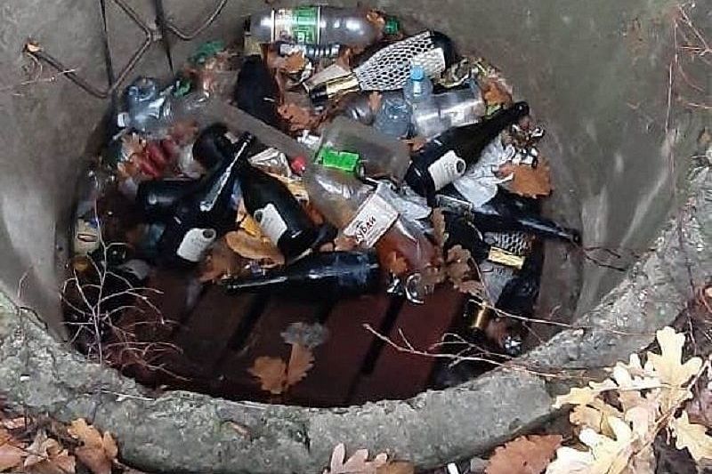 Водителя Hammer оштрафовали за выброшенный мусор в колодец ливневки на парковке стадиона «Краснодар»