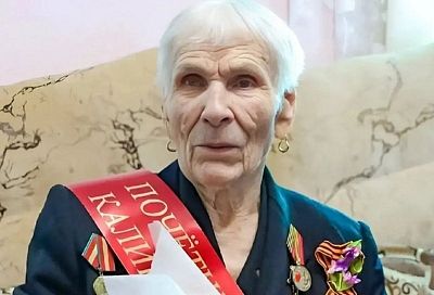 Вениамин Кондратьев поздравил со 101-летием ветерана Великой Отечественной войны из Калининского района