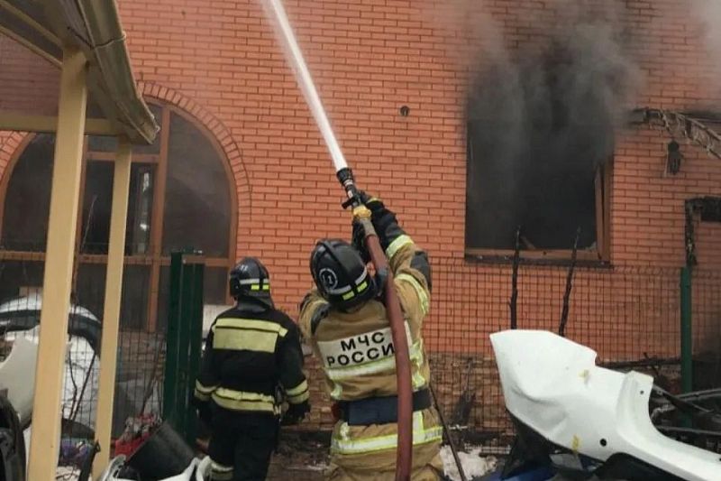 В Адыгее подросток получил ожоги, пытаясь потушить крупный пожар