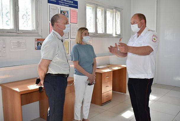 Общественная комиссия посетила с проверкой отдел ГИБДД полиции Краснодара 