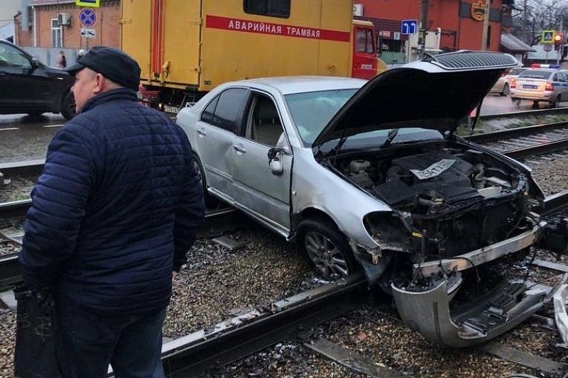 Автохамы против трамваев: в Краснодаре в 2018 году произошло 107 аварий на рельсах