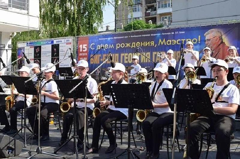 В Краснодаре из-за дождя перенесли краевой фестиваль «Кубань играет джаз» 