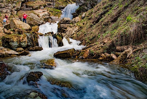 Парк водопадов «Менделиха» открылся для посещения в горах Сочи