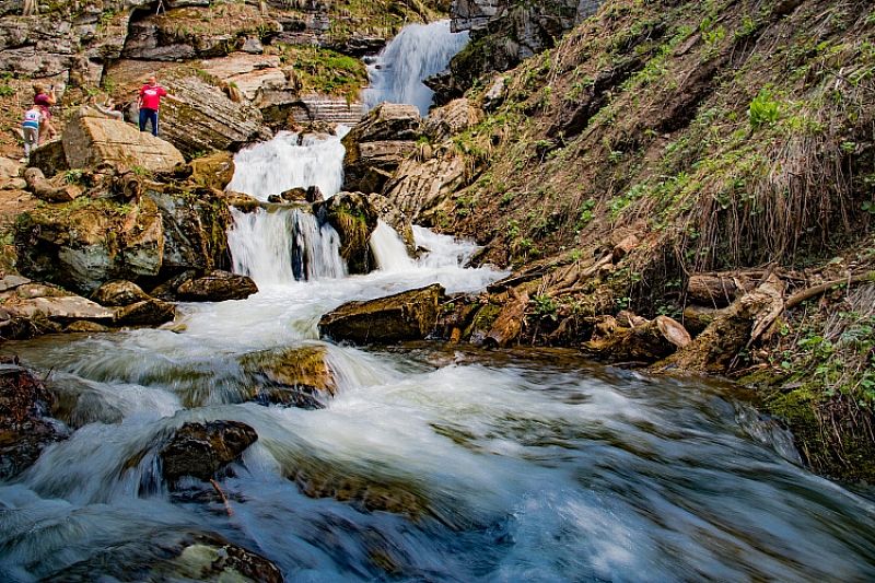 Парк водопадов «Менделиха» открылся для посещения в горах Сочи