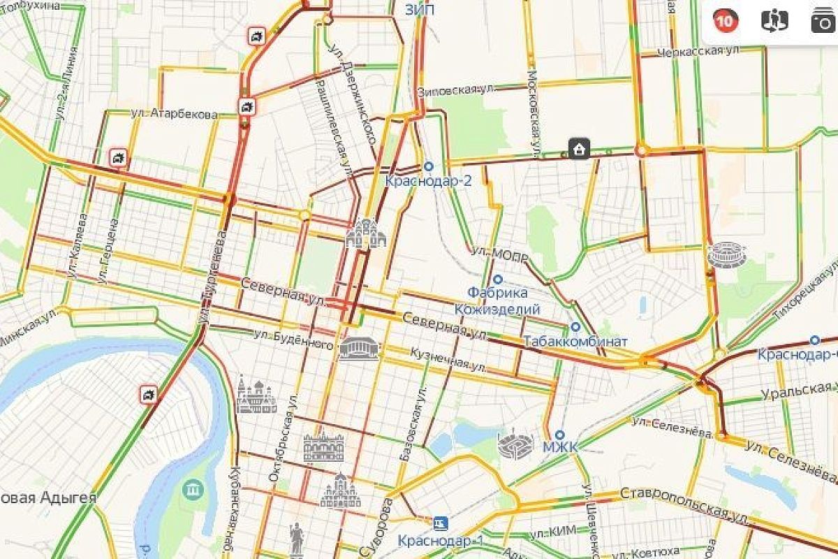 Город стоит: из-за снега Краснодар застрял в 10-балльных пробках