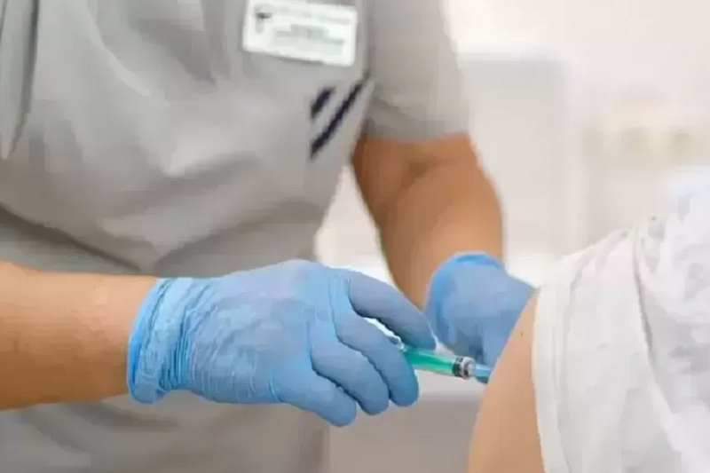 Краснодарцы пожаловались на очереди в пунктах вакцинации от COVID-19 в торговых центрах