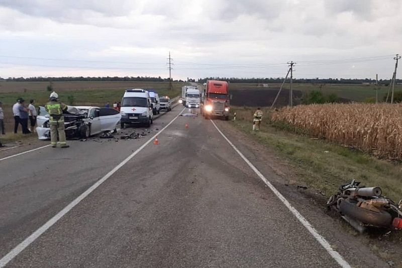 Стали известны подробности массового ДТП в Краснодарском крае, где погиб мотоциклист