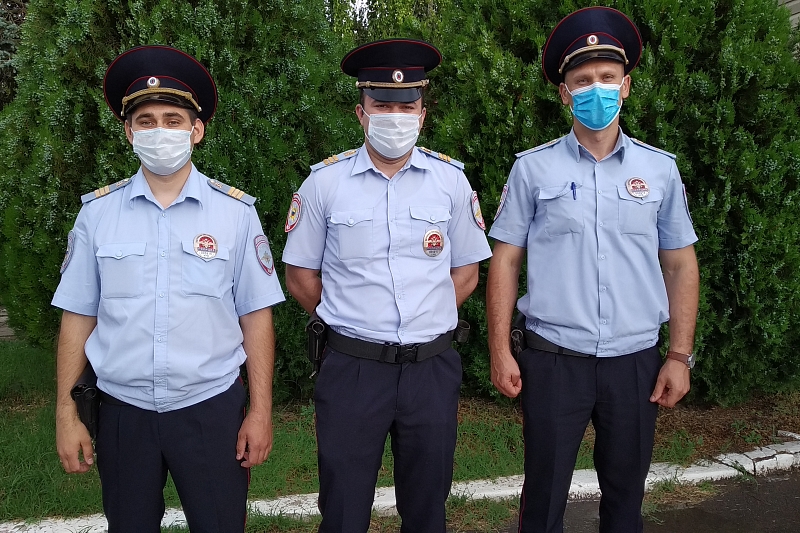 В Краснодарском крае полицейские помогли пенсионерке с гипертоническим кризом
