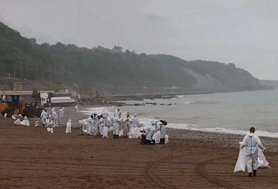 Более 31,2 тыс. тыс. кубометров загрязненного грунта и водомазутной смеси собрали в Туапсе