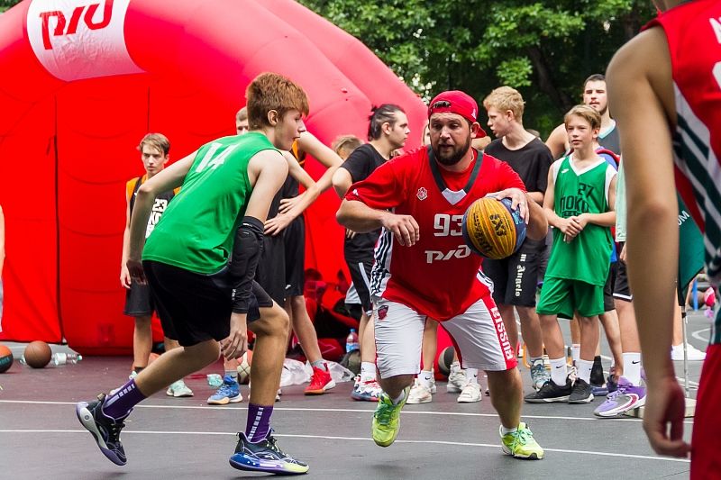В Краснодаре прошел турнир по уличному баскетболу