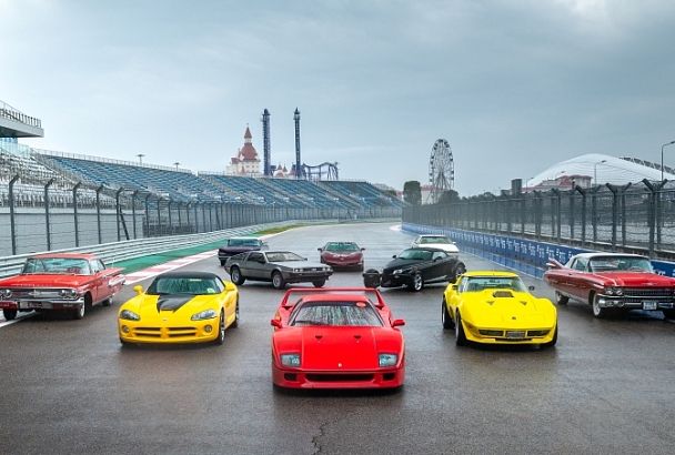 DeLorean и Ferrari F40: на гоночной трассе в Сочи устроили заезд легендарных авто