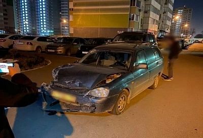 В Краснодаре водитель на «Ладе Приоре» протаранил 4 автомобиля и скрылся, по пути зацепив еще 1 машину