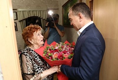 Губернатор Кубани Вениамин Кондратьев поздравил с 95-летием ветерана Великой Отечественной войны Лидию Резниченко