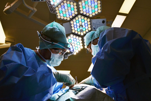 Кубанские врачи приняли участие в первой в истории операции на мозге с подключением искусственного кровообращения