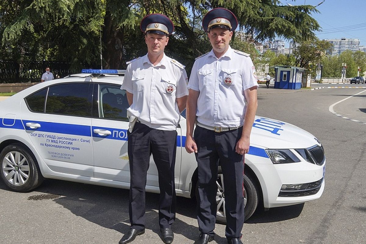 В Сочи полицейские экстренно доставили в больницу находившегося в бессознательном состоянии двухлетнего мальчика 