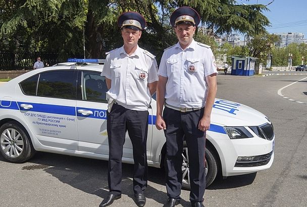 В Сочи полицейские экстренно доставили в больницу находившегося в бессознательном состоянии двухлетнего мальчика 