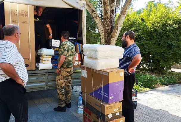 Новороссийские спасатели отвезли две тонны гуманитарной помощи в ЛНР и ДНР