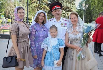 В Краснодаре чествовали казачьи семьи, прожившие в мире и согласии более 20 лет
