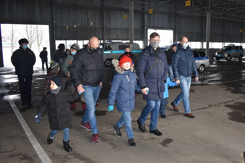 В патрульно-постовой службе полиции Краснодара состоялась экскурсия для детей и их родителей