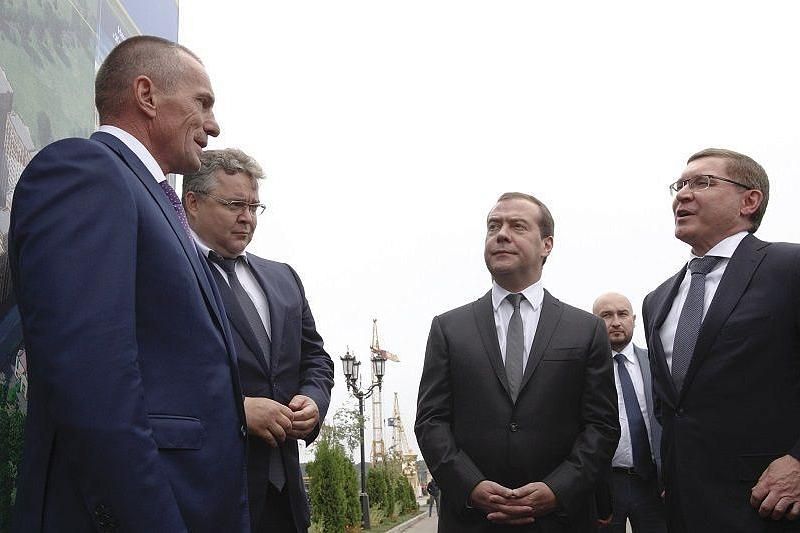 Дмитрий Медведев ознакомился с новым жилым комплексом «Российский», который в юго-западном районе строит группа компаний «ЮгСтройИнвест».