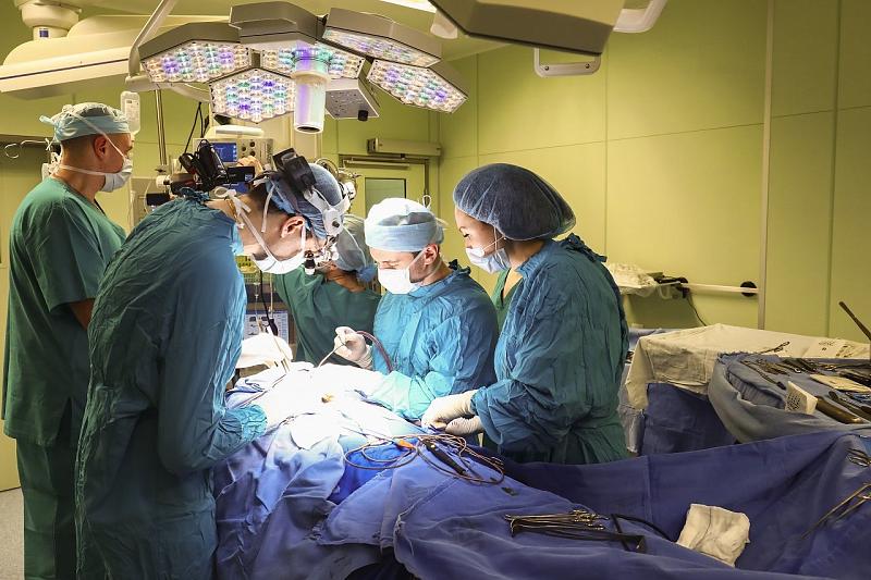 В Краснодарском крае хирурги удалили женщине опухоль объемом 14 литров