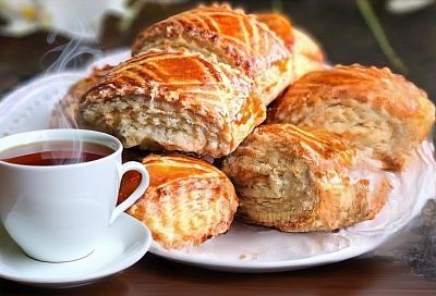 Творожное печенье трубочки с орехами. Просто сворачиваю и нарезаю 