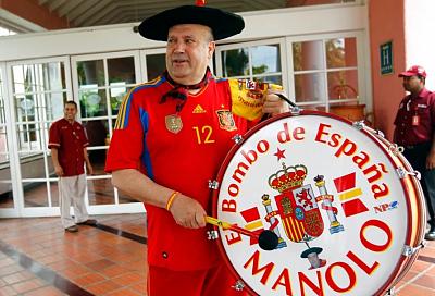 Известный испанский болельщик Маноло попросил у Путина пронести барабан на матч с Россией