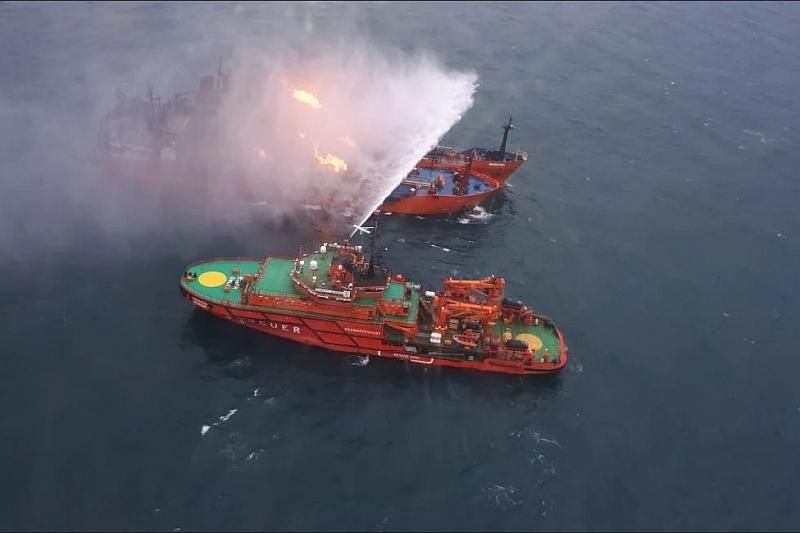 В районе Керченского пролива спасатели не обнаружили шлюпки и жилеты моряков (видео)