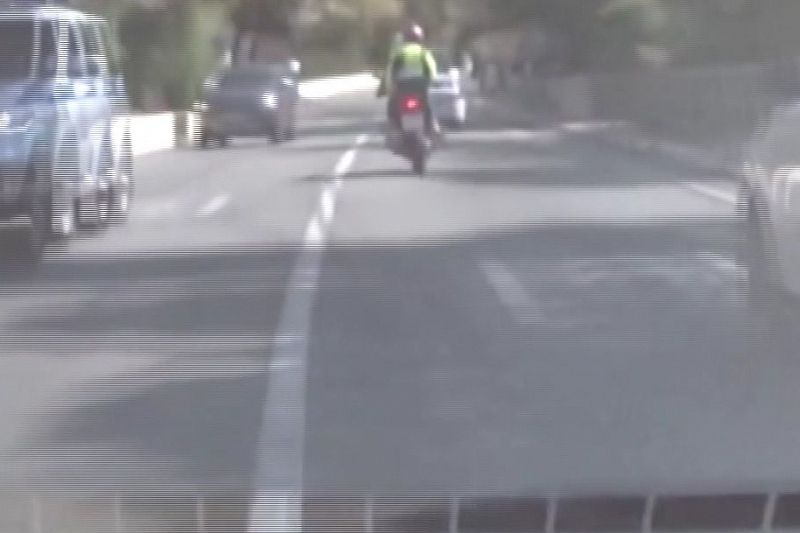 В Сочи сотрудники ГИБДД устроили погоню за мотоциклистом с заклеенным номером