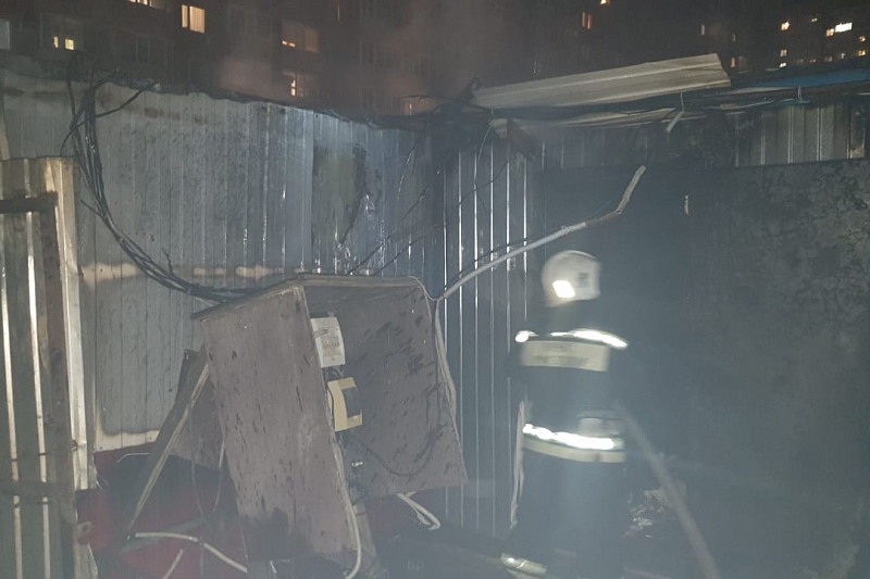В Краснодаре сгорели вагончики на стройплощадке