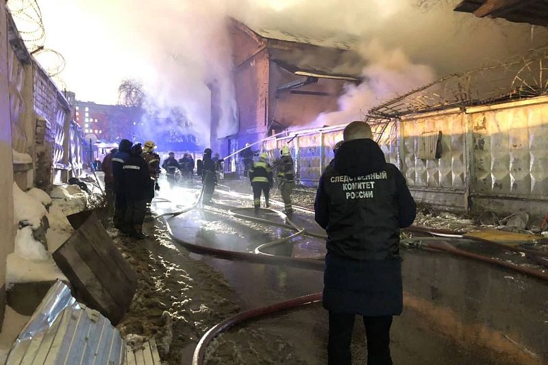 Семь человек погибли при пожаре на площади трех вокзалов в Москве