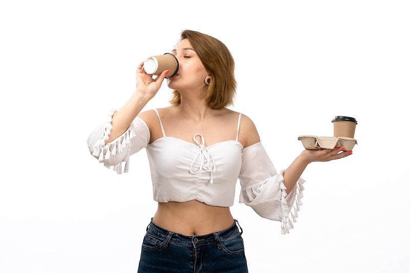 Ученые доказали, что пристрастие к кофе способно влиять на размер груди у женщин