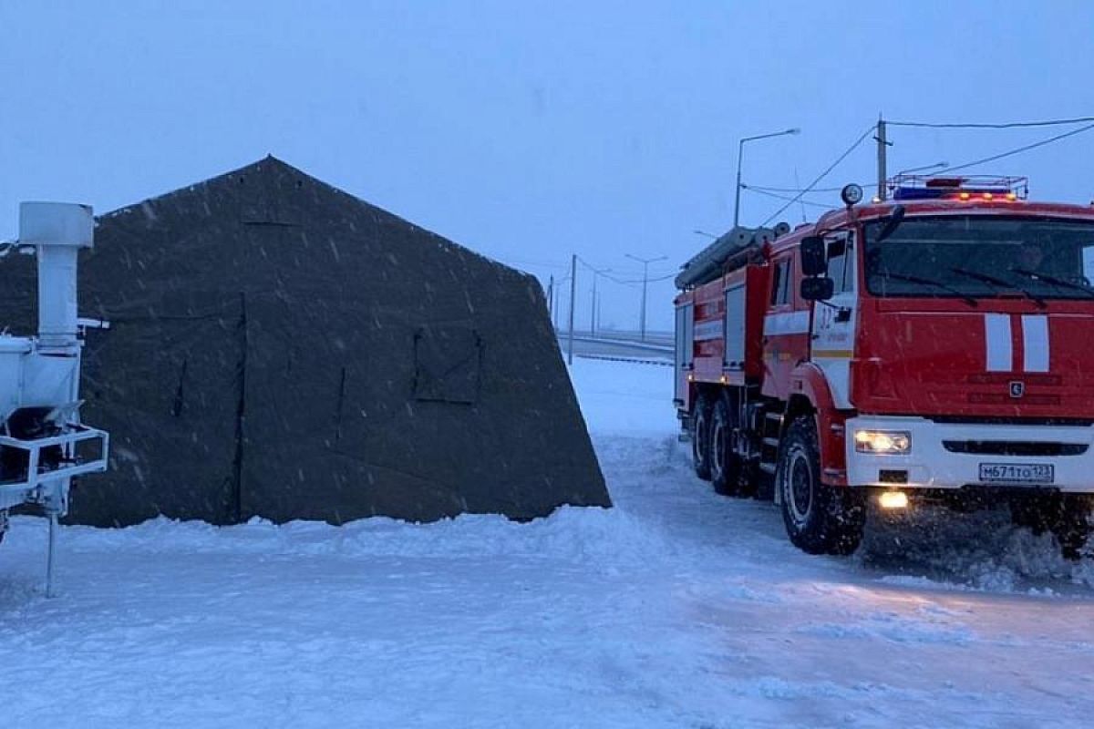 Вдоль региональных трасс в Краснодарском крае для водителей развернули более 200 пунктов обогрева