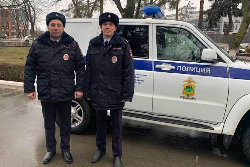 В Лабинске полицейские на патрульной машине доставили в больницу мужчину с сердечным приступом