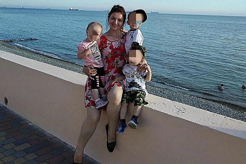 Найденная в Краснодарском крае мать тройняшек снова сбежала от родных. Полиция вернула ее домой