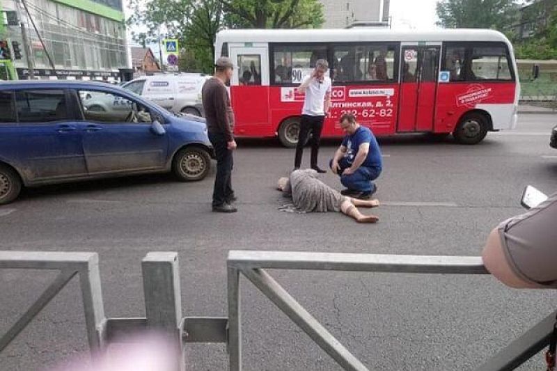 В Краснодаре водитель иномарки сбил женщину на пешеходном переходе