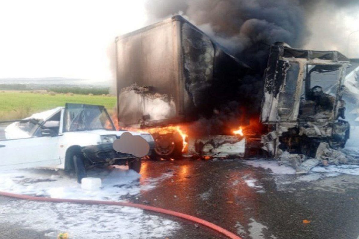 В огненном ДТП на трассе Новороссийск – Керчь пострадали два человека