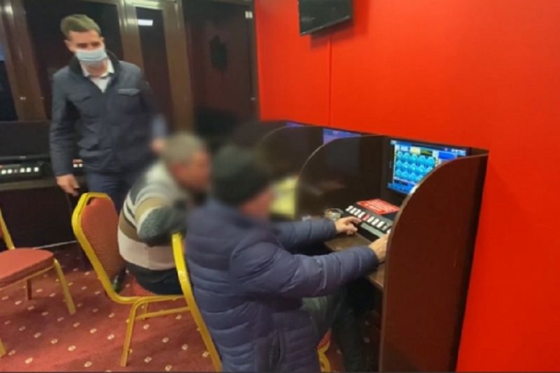 Полицейские нашли подпольное казино в центре курорта