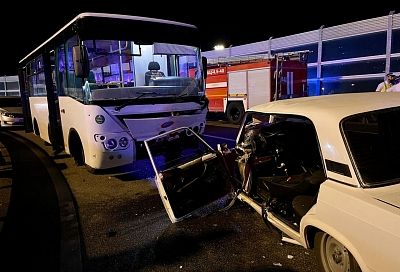В полиции рассказали о пострадавших в ДТП с автобусом Сочи