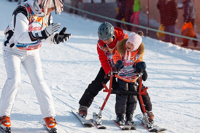В Сочи поставят на горные лыжи более 100 детей с ограниченными возможностями